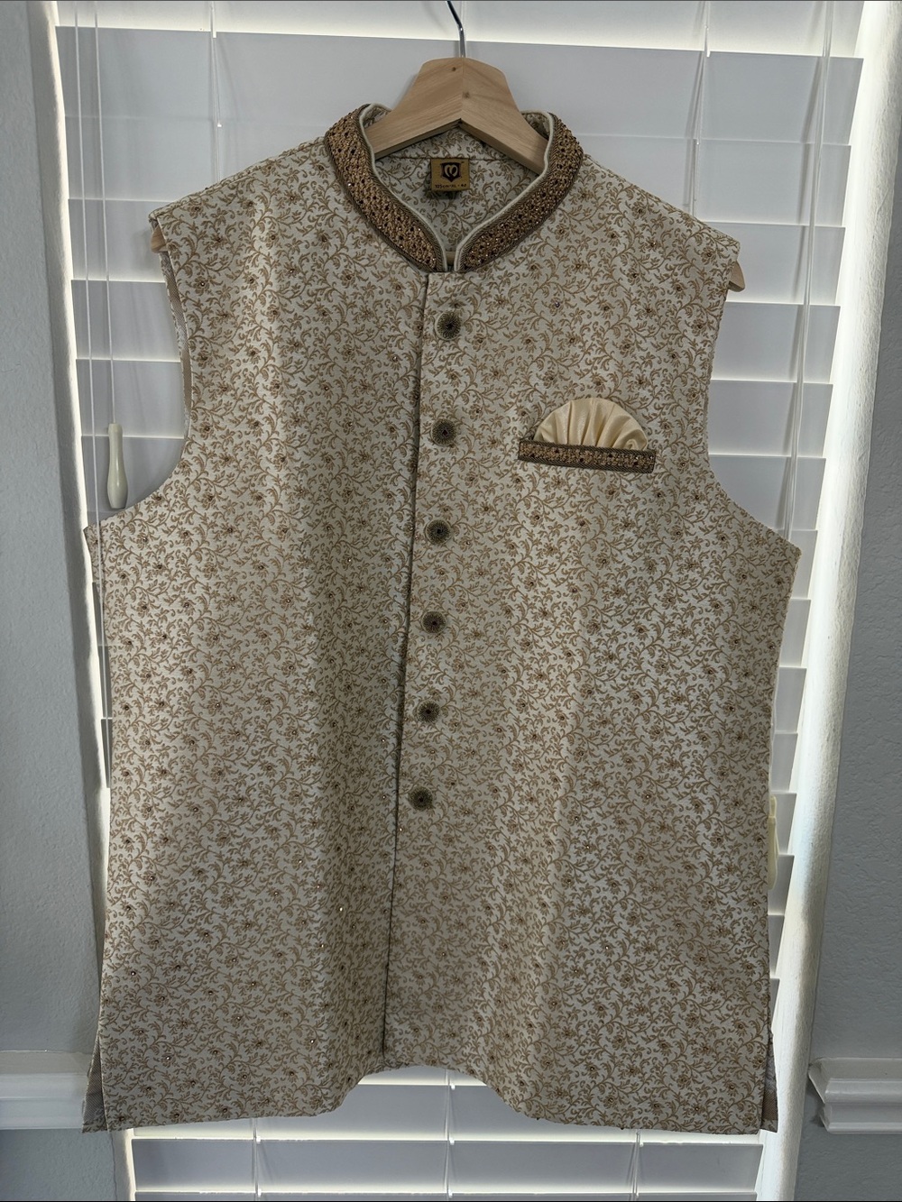 Manyavar Mens Cream and Gold Nehru Jacket / Vest Size XL